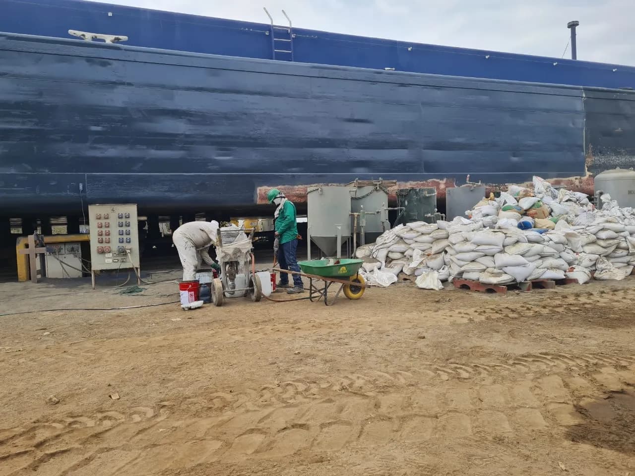 Equipo profesional de CMP SAS en Cartagena - especialistas en sandblasting y recubrimientos