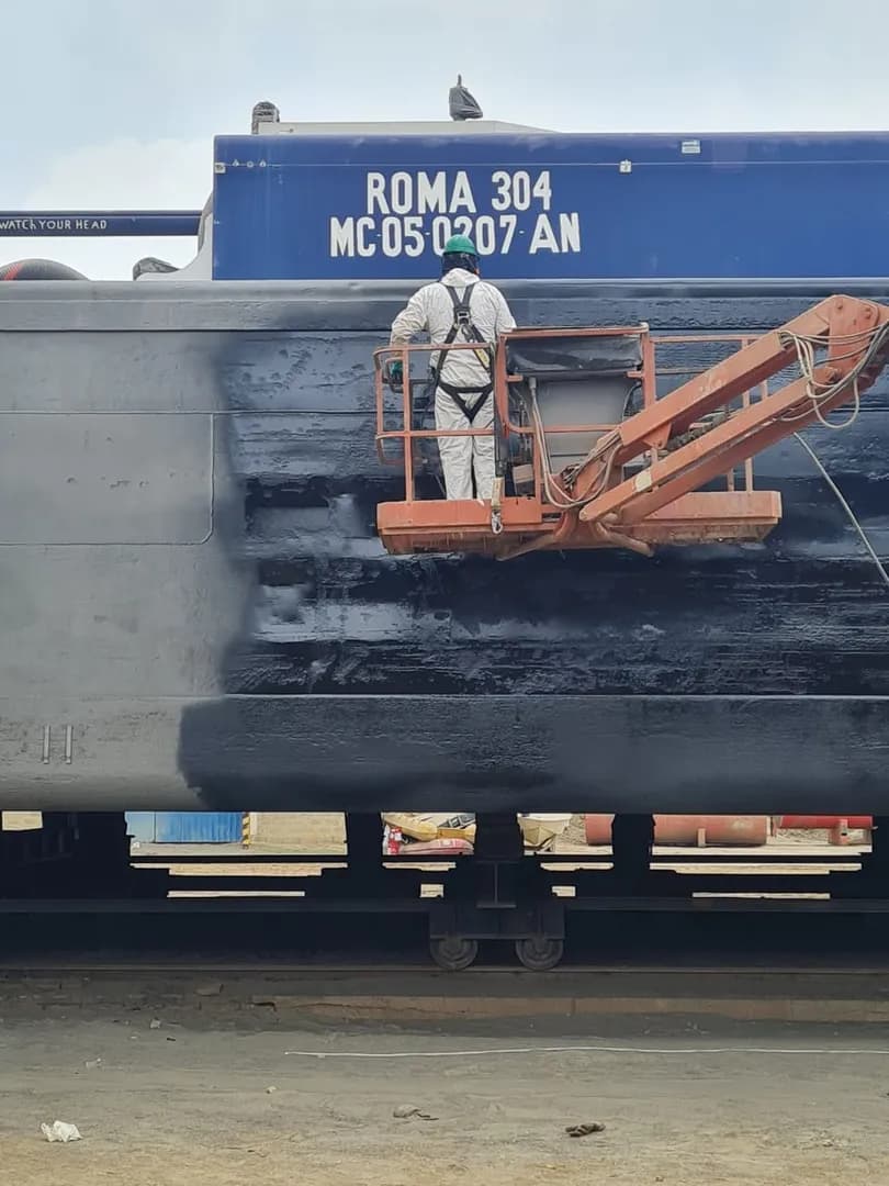 Recubrimiento anticorrosivo en casco naval