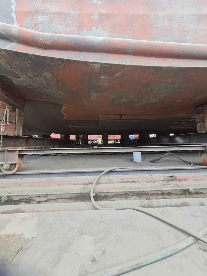 Proceso de sandblasting en superficie metálica - preparación según norma SSPC en Cartagena